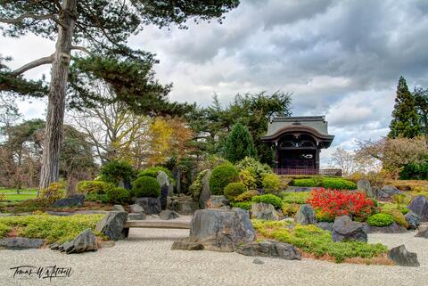 replica of Japanese Gateway at Kew Gardens, England